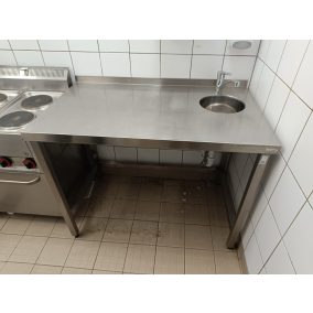   Rm. munkaasztal hátsó felhajtással, kerek kézmosó medencével 125×70×85cm használt