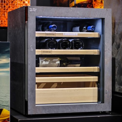 LIEBHERR Borhűtő asztali/pult alatti 18 palack részére